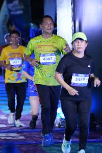 BIB: 3451, 4367, 3489
                            <button type="button" onclick="openModal(26226751)" class="btn btn-primary btn-sm float-right btn-popup" data-toggle="modal" data-target=".modal-high-quality">
                        <i class="fas fa-shopping-cart"></i> Add to Cart
                    </button>
                                            <button type="button" onclick="isThisMe(26226751, true)" class="btn btn-success btn-sm float-right btn-popup btn-isme hidden" data-toggle="tooltip" data-placement="bottom" title="นี่คือรูปของคุณใช่ไหม คลิกที่นี่เพื่อเอาเข้าอัลบั้ม">
                        <i class="fas fa-plus"></i> Add to album
                    </button>
                    <button type="button" onclick="isThisMe(26226751, false)" class="btn btn-warning btn-sm float-right btn-popup btn-isnotme hidden">
                        <i class="fas fa-ban"></i> Remove from album
                    </button>